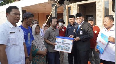Diterpa Hujan, Rumah Warga di Tegal Ambruk dan Dapat Bantuan Pemkot