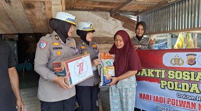 Polwan Aceh Rayakan HUT ke-77 dengan Aksi Sosial