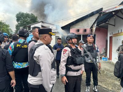 Dua Kelompok Warga Desa di Ambon Bertikai