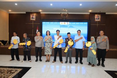 Polda DIY Serahkan Kunci Rumah Relokasi kepada 5 Warga Terdampak Pembangunan Mapolda Baru di Godean