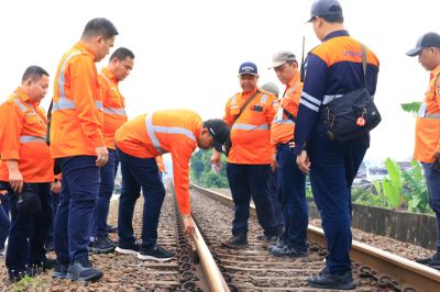 Tingkatkan Keselamatan, KAI Daop 6 Gencarkan Safety Walkthrough di Perlintasan