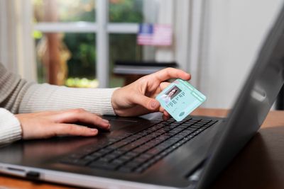 Survei APJII 2025: 23,9% Orang Indonesia Rela Berikan Data Pribadi Demi Dapatkan Promo dan Diskon