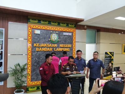 Kejari Bandarlampung Tahan Dua Tersangka Dugaan Korupsi Retribusi Pasar Gudang Lelang, Kerugian Negara Capai Rp 520 Juta