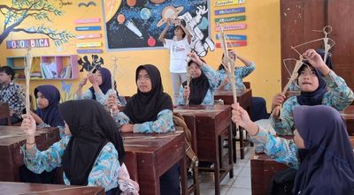 Kenalkan Budaya Lewat Kerajinan Tradisional, Wayang Suket Indonesia Gelar Workshop di SDN Gabahan Sleman