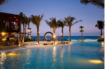 Moonstone Beach Lounge: Cultural Beach Lounge Eksklusif di Pantai Purnama Bali