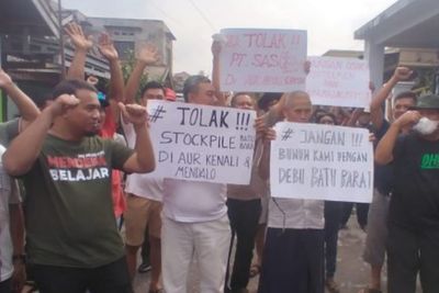 Warga Aur Kenali Desak Aktivitas Stockpile Batu Bara PT SAS Dihentikan
