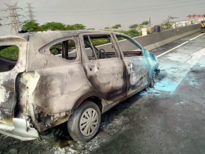 Mobil Tiba-tiba Mati Mesin hingga Terbakar di Tol Layang Kemayoran, Begini Kronologinya