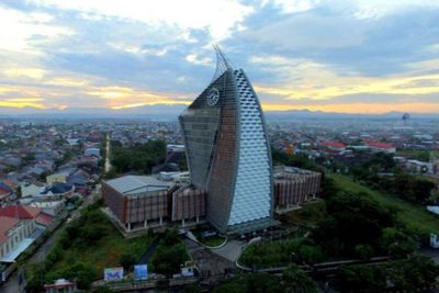 Chat Mesum hingga Ajakan ke Hotel, Dosen Laporkan Rektor UNM Atas Dugaan Pelecehan Seksual