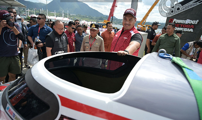 Atmosfer Meriah, Ribuan Warga Ramaikan F1 Powerboat di Danau Toba
