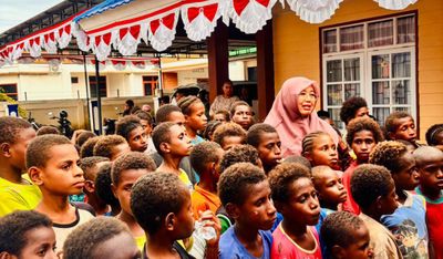 Spontan : Wabup Merauke Rangkul Anak-Anak OAP Rayakan HUT RI ke-80 dirumah Dinas