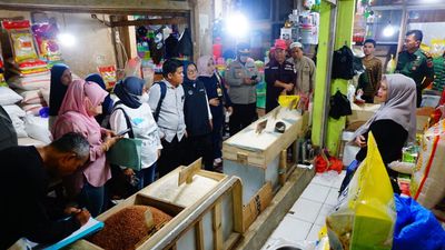 TPID Kendari Pastikan Harga Beras SPHP Stabil Lewat Sidak di Pasar Mandonga