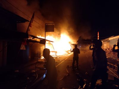 Pasar Ngrimase di Tanimbar Terbakar, Brimob Kerahkan Mobil Water Cannon Padamkan Api