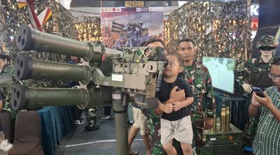 Antusiasme Performer Hingga Pengunjung Dalam Semarak Opening Ceremony IDME Yogyakarta 2025 Parade Ranpur dan Atraksi Militer