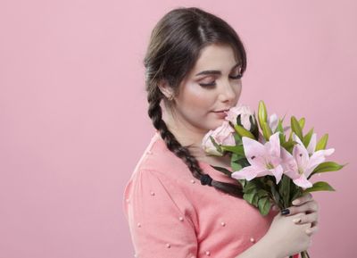 17 Ide Bio Instagram Pencinta Warna Pink yang Lucu, Estetik, dan Bikin Profil Kamu Makin Cute