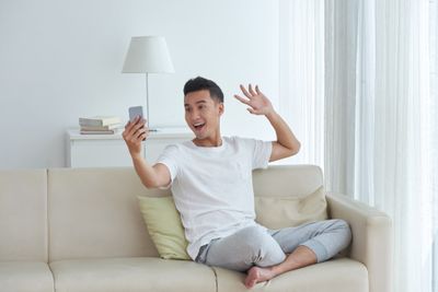 5 Zodiak Cowok yang Paling Suka Jadi Pusat Perhatian, Kamu Termasuk?