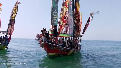 Transformasi Sedekah Laut: Tradisi Pesisir yang Menjaga Harmoni Manusia dan Alam