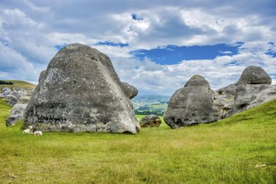 5 Arti Mimpi Melihat Batu Besar Menurut Primbon Jawa, Ini Maknanya