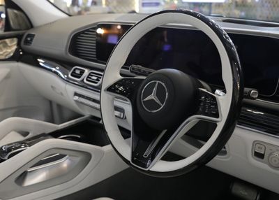 Layar Sentuh Dikurangi, Mercedes-Benz Hidupkan Lagi Tombol Fisik