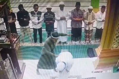 Imam Masjid di Morowali Utara Ditikam Pria Saat Salat Subuh, Pelaku Babak Belur Diamuk Massa