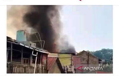 Kebakaran Rumah Terjadi di Ciracas, Puluhan Petugas Damkar Dikerahkan