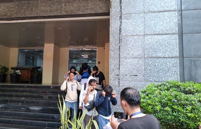 Momen Pelajar Ikut Ricuh Demo Dibebaskan Polda Metro: Banyak yang Masih Pakai Seragam Sekolah