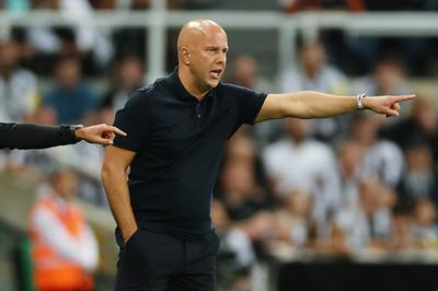 Arne Slot Puji Mentalitas Pemain Liverpool usai Menang Dramatis di Markas Newcastle