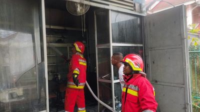 Kebakaran Toko di Ulee Kareng, Diduga Akibat Korsleting Listrik