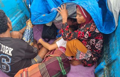 Tragis ! Minim Fasilitas Medis, Ibu Hamil Tua Dirujuk dari Kesui Ke RSUD Bula Pakai Longboat, Bayi Terlilit Tali Pusar