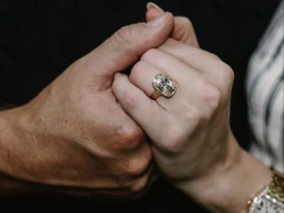 Harga Cincin Tunangan Taylor Swift Diperkirakan Capai Rp15,5 Miliar, Bikin Warganet Melongo!