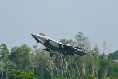Pesawat Tempur F-16 Indonesia Uji Nyali Lawan F-35 Australia