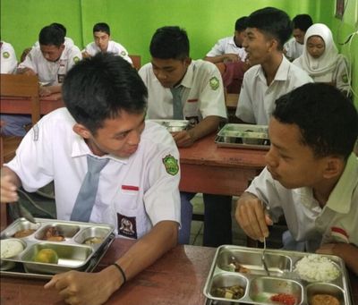 Bahagia, Siswa SMK II Kutoarjo Merasakan Program MBG
