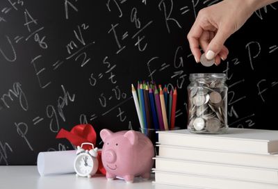 7 Tips Mengelola Uang ala Anak Kos Biar Dompet Tetap Aman di Tanggal Tua