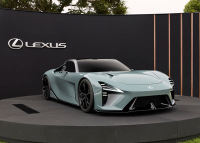 Gaya Lexus Sport Concept, Aura Premium