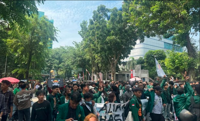 Unjuk Rasa di DPRD Sumut Berujung Ricuh, 39 Orang Diamankan Polisi
