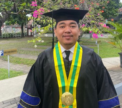 Segudang Prestasi Anugrah Fadly Wisudawan UNY Periode Agustus 2025, Buktikan Autisme Bukan Penghalang Raih Gelar Magister