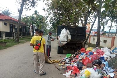 DLH Kabgor: Petugas Pengangkut Sampah Kerja Lembur, Tak Kenal Libur, Gaji Tetap Sama