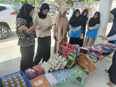 Keren! Warga Peunyeurat Sulap Sampah Jadi Produk Bernilai, Dapat Pujian Tim Adipura