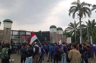 Massa Buruh Balik Kanan, Giliran Mahasiswa Datangi Gedung DPR