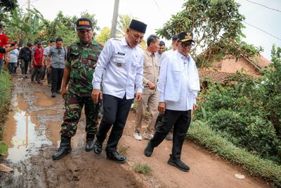 3,4 Kilometer Jalan Poros Desa Karyajaya Yang Rusak Parah Selama Bertahun Tahun Baru Akan Di bangun