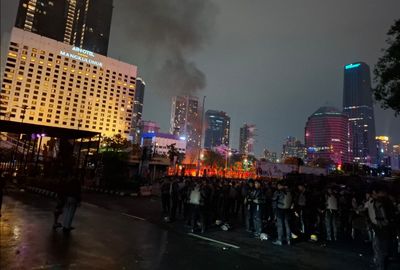Update Situasi Terkini Pukul 22.30 WIB Ricuh Demo di Polda Metro: Api Menyala di Sejumlah Titik!