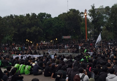 Blackout di Alun-Alun Malang: Doa dan Lilin untuk Affan Kurniawan