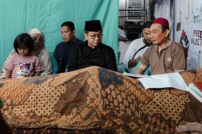 Gubernur DKI Jakarta Pramono Anung Melayat ke Rumah Duka Ojol Affan Kurniawan