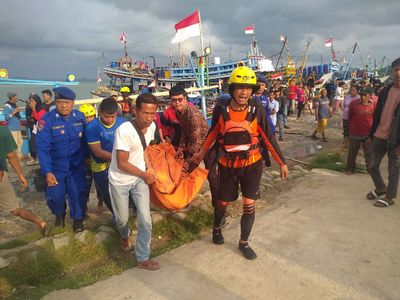 Update Pencarian Korban Kapal Tenggelam di Perairan Tegal Mas, 14 Orang Selamat, Dua Meninggal, Satu Masih Pencarian