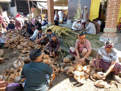 Perekat Persaudaraan: Makna Tradisi Ngayah Sebagai Bentuk Gotong Royong Masyarakat Bali