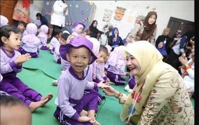 Bunda PAUD Jawa Tengah Serahkan Buku dan Perlengkapan Belajar untuk Anak PAUD Boyolali