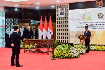 Bahlil Lantik La Ode Sulaeman Jadi Dirjen Migas Kementerian ESDM