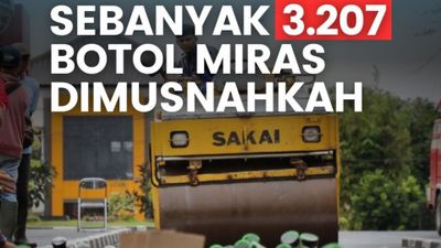 Pemkot Tasikmalaya Musnahkan Ribuan Botol Miras Hasil Razia