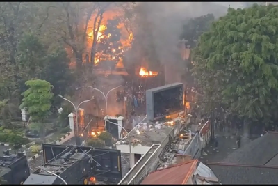 Aksi Ricuh di Bandung, Aset MPR RI di Jalan Diponegoro Hangus Terbakar