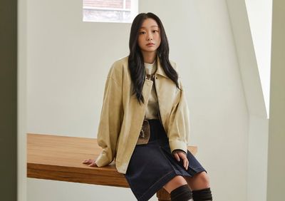 Gaya Fashion Ikonik Kim Da Mi di Drakor, dari Profiler Stylish sampai Kondektur Bus Retro!