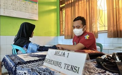 Puskesmas Batang 3 Gelar Skrining Kesehatan Gratis untuk Siswi SMPN 4 Batang
